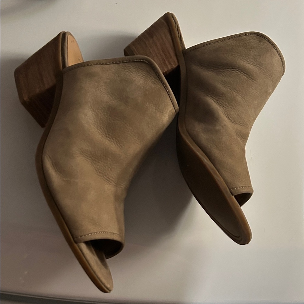 Lucky Brand Tan Ankle Booties. 9.5. $30 - Picture 2 of 6
